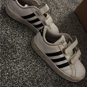 🔥5 FOR 25!🔥 Adidas Kids White and Black Velcro Sneakers
